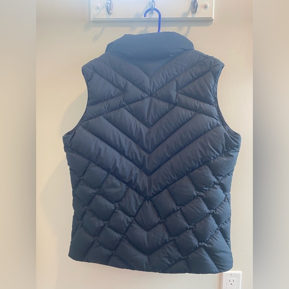 REI Outdoor Puffy Vest - Picture 3 of 3